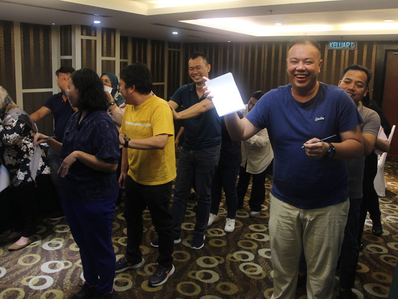 How We Work Together-HWWT Team Building Training